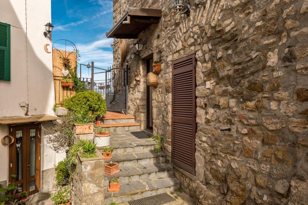 La Luna Nel Castello Vezzano Ligure Exterior photo